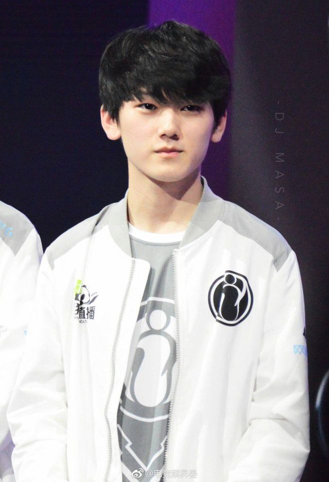 LPL夏季赛W3D5：D组大乱斗！WBG面临晋级登峰组关键之战